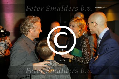 Amsterdam 11 december 2014
Presentatie van het nieuwe tijdschrift en platform van Wendy v Dijk.
Prinses Laurentien onthult het eerste exemplaar. Mike v Dijk Erland Galjaard Sem v Dijk in gesprek met prinses Laurentien
