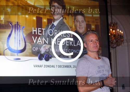 Amsterdam 28 november 2014
Persviewing RTL4 programma Het Orkest van Nederland, Tania Kross, dirigent en juryvoorzitter Jan Willem de Vriend, musicus/dj Ronald Molendijk, pianist Wibi Soerjadi en violiste Simone Lamsma. Erland Galjaard