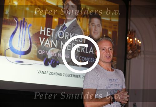 Amsterdam 28 november 2014
Persviewing RTL4 programma Het Orkest van Nederland, Tania Kross, dirigent en juryvoorzitter Jan Willem de Vriend, musicus/dj Ronald Molendijk, pianist Wibi Soerjadi en violiste Simone Lamsma. Erland Galjaard