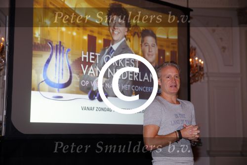 Amsterdam 28 november 2014
Persviewing RTL4 programma Het Orkest van Nederland, Tania Kross, dirigent en juryvoorzitter Jan Willem de Vriend, musicus/dj Ronald Molendijk, pianist Wibi Soerjadi en violiste Simone Lamsma. Erland Galjaard
