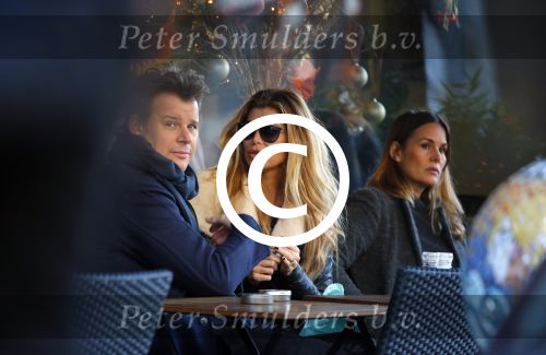 Amsterdam 6 december 2014
Estelle Cruijff en Leco v Zadelhoff op terras.