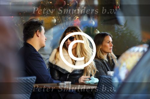 Amsterdam 6 december 2014
Estelle Cruijff en Leco v Zadelhoff op terras.