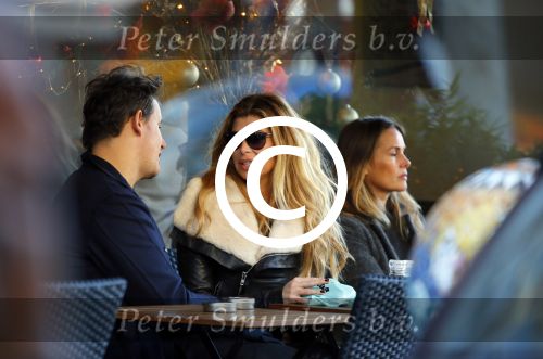 Amsterdam 6 december 2014
Estelle Cruijff en Leco v Zadelhoff op terras.