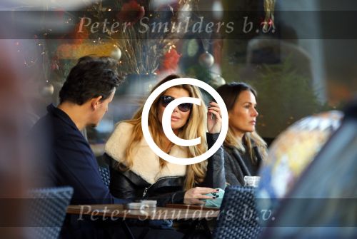 Amsterdam 6 december 2014
Estelle Cruijff en Leco v Zadelhoff op terras.