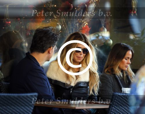 Amsterdam 6 december 2014
Estelle Cruijff en Leco v Zadelhoff op terras.