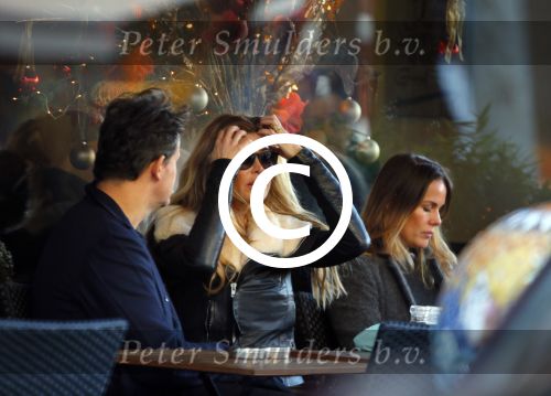 Amsterdam 6 december 2014
Estelle Cruijff en Leco v Zadelhoff op terras.