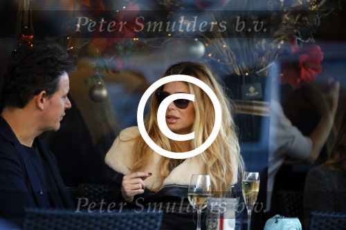 Amsterdam 6 december 2014
Estelle Cruijff en Leco v Zadelhoff op terras.