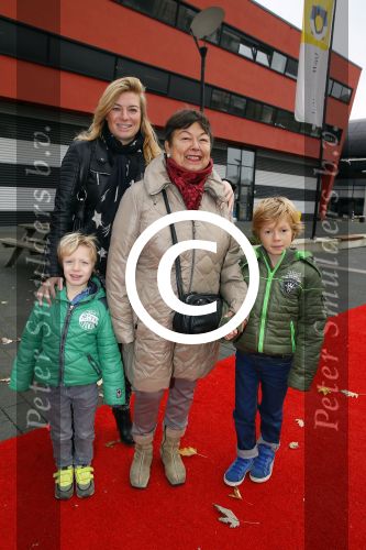 Hilversum 26 november 2014
Sinterklaas bij RTL in studio 21. Eva Peters met kinderen en moeder