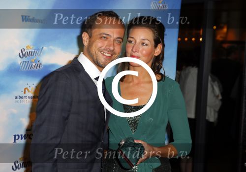 Den Bosch 23 november 2014
Premiere Sound of music in de parade in Den Bosch. Geert Hoes met vriendin