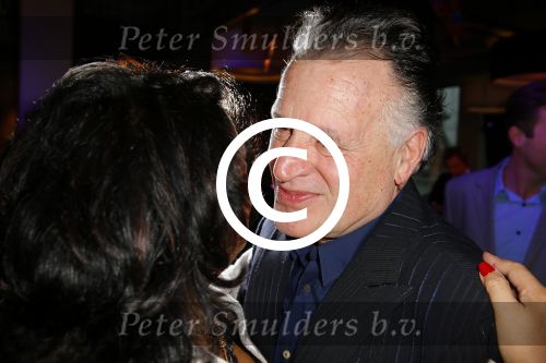 Amsterdam 7 december 2014
George Baker ( Hans Bouwens) vietr met familie en collega\'s zijn 70e verjaardag.