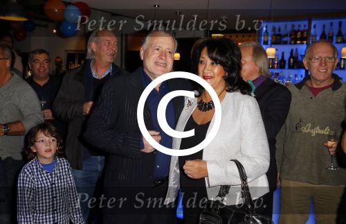 Amsterdam 7 december 2014
George Baker ( Hans Bouwens) vietr met familie en collega\'s zijn 70e verjaardag.