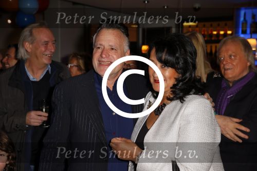 Amsterdam 7 december 2014
George Baker ( Hans Bouwens) vietr met familie en collega\'s zijn 70e verjaardag.