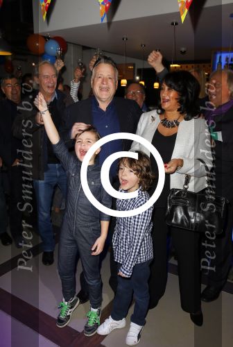 Amsterdam 7 december 2014
George Baker ( Hans Bouwens) vietr met familie en collega\'s zijn 70e verjaardag.