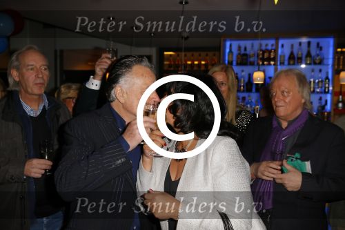 Amsterdam 7 december 2014
George Baker ( Hans Bouwens) vietr met familie en collega\'s zijn 70e verjaardag.