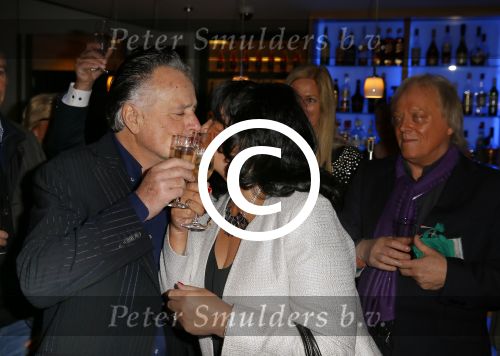 Amsterdam 7 december 2014
George Baker ( Hans Bouwens) vietr met familie en collega\'s zijn 70e verjaardag.
