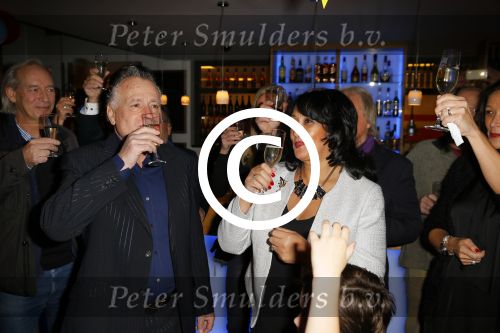 Amsterdam 7 december 2014
George Baker ( Hans Bouwens) vietr met familie en collega\'s zijn 70e verjaardag.