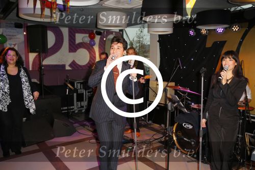 Amsterdam 7 december 2014
George Baker ( Hans Bouwens) vietr met familie en collega\'s zijn 70e verjaardag. zoon