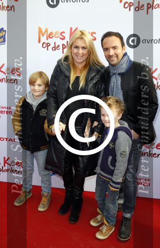 Amsterdam 22 november 2014
Premiere Mees Kees in carre met in de hoofdrollen Willem Voogd Sanne Wallis de Vries  Felix Osinga, en Brent Thomassen. Gerard Ekdom, partner Nicole Smits en kinderen Lennon en Lewis