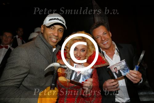 Amsterdam 2 december 2014
CD presentatie Gerard Joling in het conservatorium Hotel. Humberto Tan en Karin Bloemen reiken het eerste exemplaar uit.