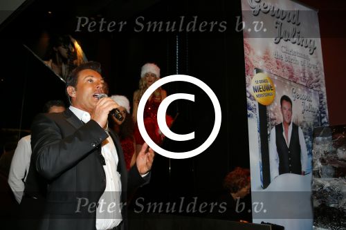 Amsterdam 2 december 2014
CD presentatie Gerard Joling in het conservatorium Hotel. Humberto Tan en Karin Bloemen reiken het eerste exemplaar uit.