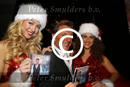 Amsterdam 2 december 2014
CD presentatie Gerard Joling in het conservatorium Hotel. Humberto Tan en Karin Bloemen reiken het eerste exemplaar uit.