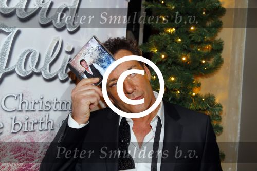 Amsterdam 2 december 2014
CD presentatie Gerard Joling in het conservatorium Hotel. Humberto Tan en Karin Bloemen reiken het eerste exemplaar uit.