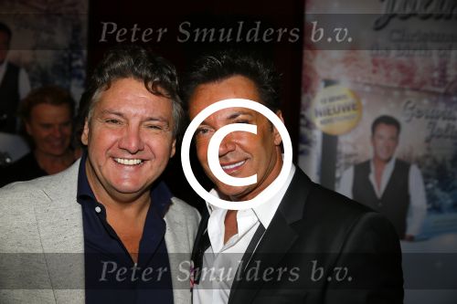 Amsterdam 2 december 2014
CD presentatie Gerard Joling in het conservatorium Hotel. Humberto Tan en Karin Bloemen reiken het eerste exemplaar uit. Gerard met zijn moeder en Rene Froger
