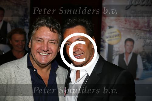 Amsterdam 2 december 2014
CD presentatie Gerard Joling in het conservatorium Hotel. Humberto Tan en Karin Bloemen reiken het eerste exemplaar uit. Gerard met zijn moeder en Rene Froger