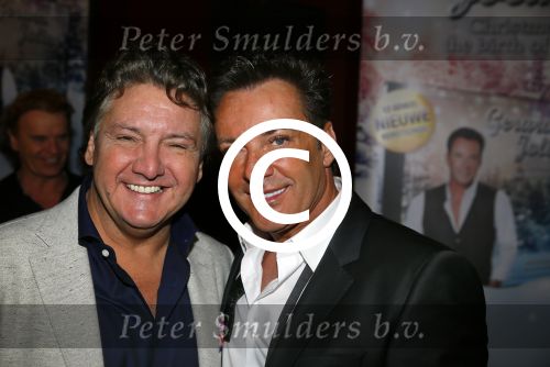 Amsterdam 2 december 2014
CD presentatie Gerard Joling in het conservatorium Hotel. Humberto Tan en Karin Bloemen reiken het eerste exemplaar uit. Gerard met zijn moeder en Rene Froger