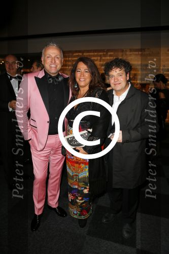 Amsterdam 11 december 2014
Luxery fair vip avond in de RAI. Gordon met Dirk Zeelnberg en