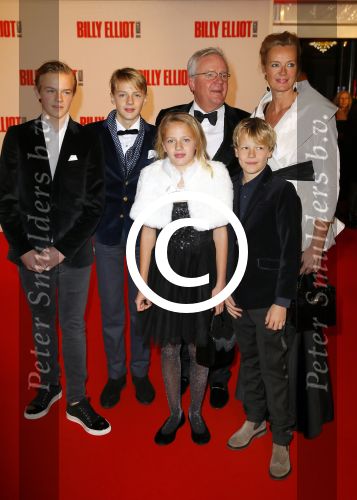 Scheveningen 30 november 2014
Premiere Billy Elliot in het circustheater.
Guido Maas en Marijke Schaaphok met hun kinderen