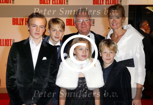 Scheveningen 30 november 2014
Premiere Billy Elliot in het circustheater.
Guido Maas en Marijke Schaaphok met hun kinderen