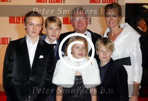 Scheveningen 30 november 2014
Premiere Billy Elliot in het circustheater.
Guido Maas en Marijke Schaaphok met hun kinderen