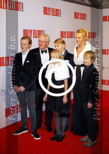 Scheveningen 30 november 2014
Premiere Billy Elliot in het circustheater.
Guido Maas en Marijke Schaaphok met hun kinderen