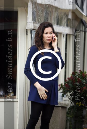 Amsterdam 28 november 2014
Halina Reijn bellend op straat