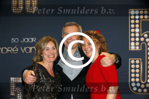 Utrecht 18 november 2014
Andre v Duin viert zijn 50 jarig artiesten bestaan in het Beatrix theater.
Herman Finkers met vrouw en een kennis