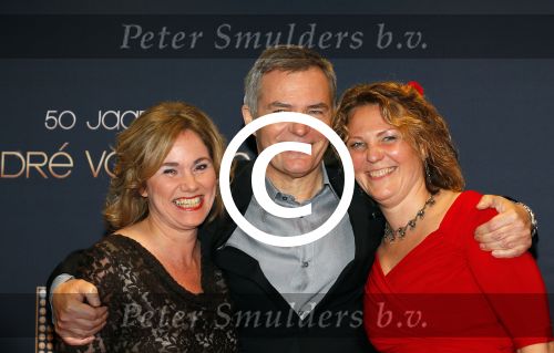 Utrecht 18 november 2014
Andre v Duin viert zijn 50 jarig artiesten bestaan in het Beatrix theater.
Herman Finkers met vrouw en een kennis