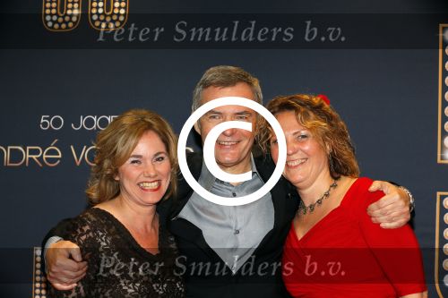 Utrecht 18 november 2014
Andre v Duin viert zijn 50 jarig artiesten bestaan in het Beatrix theater.
Herman Finkers met vrouw en een kennis