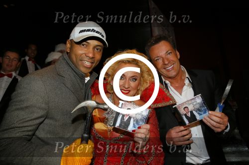 Amsterdam 2 december 2014
CD presentatie Gerard Joling in het conservatorium Hotel. Humberto Tan en Karin Bloemen reiken het eerste exemplaar uit.