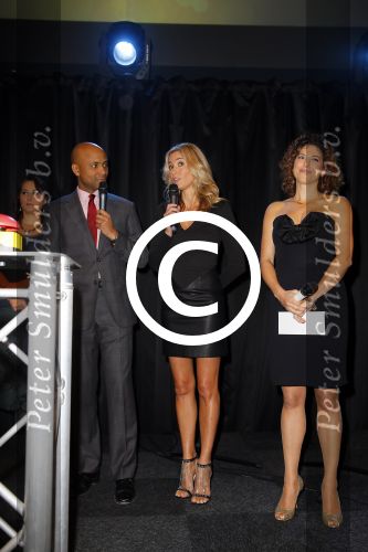 Amsterdam 11 december 2014
Presentatie van het nieuwe tijdschrift en platform van Wendy v Dijk.
Prinses Laurentien onthult het eerste exemplaar.
Humberto Tan Presenteert het en Femmetje de Windt is mede initiatiefnemer