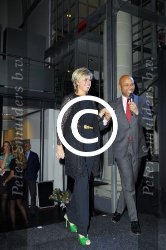 Amsterdam 11 december 2014
Presentatie van het nieuwe tijdschrift en platform van Wendy v Dijk.
Prinses Laurentien onthult het eerste exemplaar.
Humberto Tan Presenteert het en Femmetje de Windt is mede initiatiefnemer