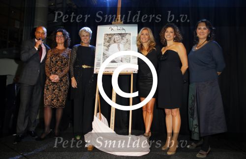 Amsterdam 11 december 2014
Presentatie van het nieuwe tijdschrift en platform van Wendy v Dijk.
Prinses Laurentien onthult het eerste exemplaar.
Humberto Tan Presenteert het en Femmetje de Windt is mede initiatiefnemer