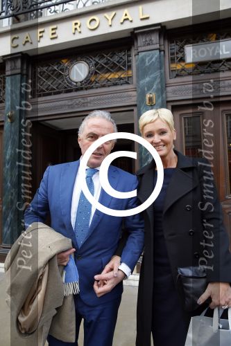 Londen 15 december 2014
Chantal janzen en Marco Geerartz trouwen in Hotel Cafe Royal.