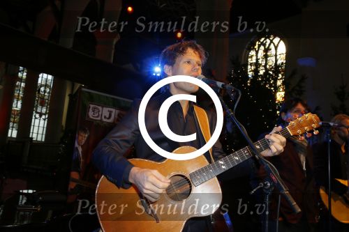 Volendam 13 november 2014
Presentatie nieuwe kerst cd van de 3j\'s met Jan Dulles Jaap kwakman en Jan de Witte. Glennis Grace reikt het eerste exemplaar uit.