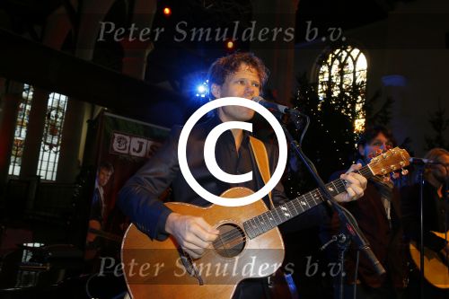Volendam 13 november 2014
Presentatie nieuwe kerst cd van de 3j\'s met Jan Dulles Jaap kwakman en Jan de Witte. Glennis Grace reikt het eerste exemplaar uit.