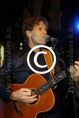 Volendam 13 november 2014
Presentatie nieuwe kerst cd van de 3j\'s met Jan Dulles Jaap kwakman en Jan de Witte. Glennis Grace reikt het eerste exemplaar uit.