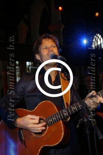 Volendam 13 november 2014
Presentatie nieuwe kerst cd van de 3j\'s met Jan Dulles Jaap kwakman en Jan de Witte. Glennis Grace reikt het eerste exemplaar uit.