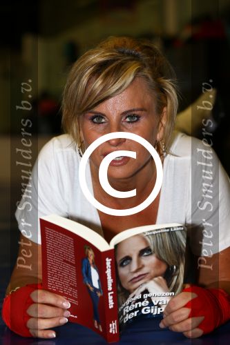 Capelle aan den Ijssel, 14 November 2014
Jacqueline Laats bij Sportcentrum Rivium.
Boksen en met haar nieuwe boek \