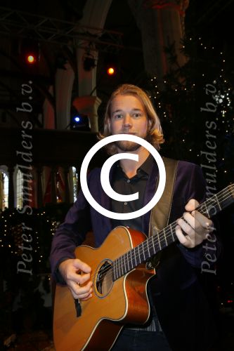 Volendam 13 november 2014
Presentatie nieuwe kerst cd van de 3j\'s met Jan Dulles Jaap kwakman en Jan de Witte. Glennis Grace reikt het eerste exemplaar uit.