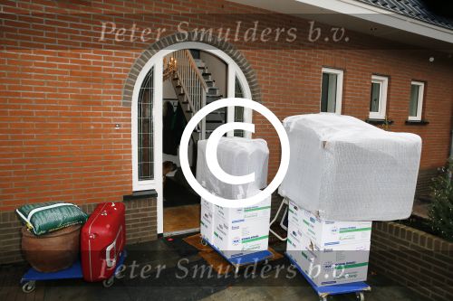 Radio Kootwijk 12 december 2014
Jan ten Hoop en zijn partner verhuizen naar hun nieuwe huis .